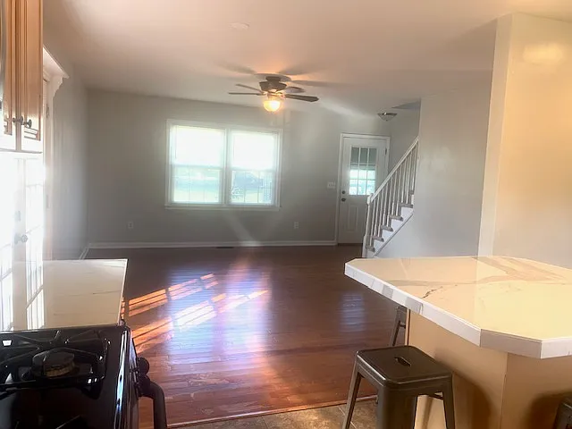 1560 Whittier Ave — Photo 8