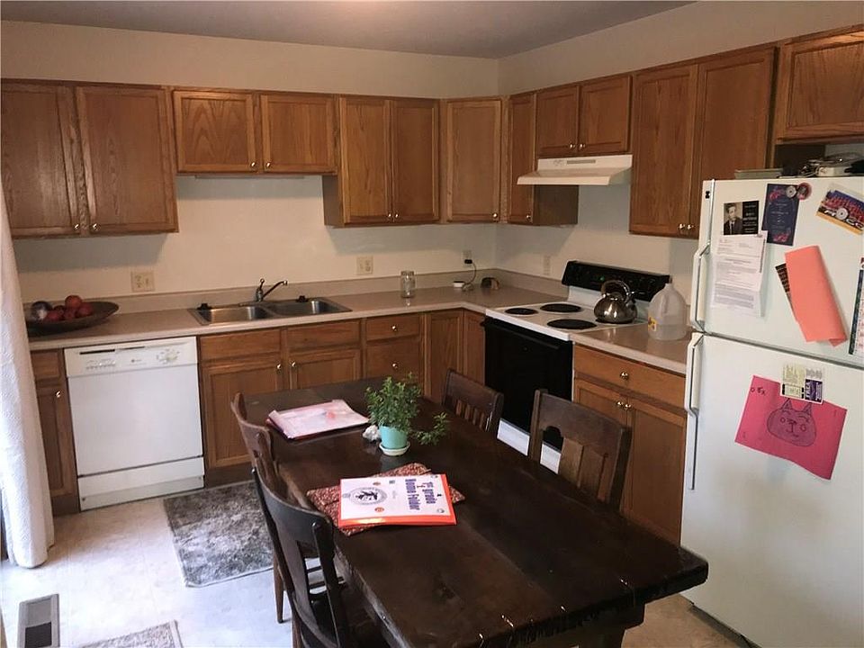 2nd image of 806 Blue Jacket Dr APT C