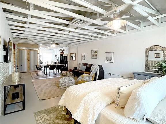 4th image of 6541 Gateway Ave #6541