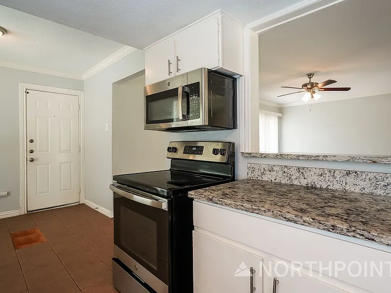 3426 Hacienda Dr — Photo 7