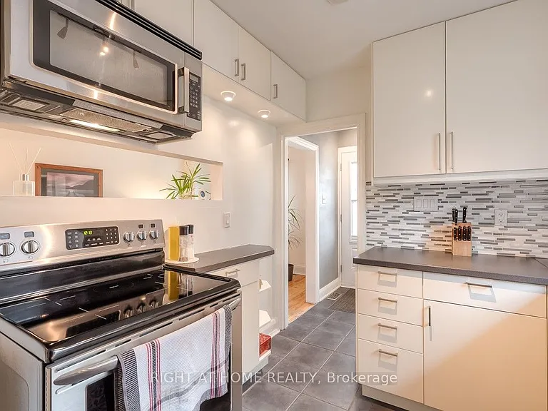64 Royal York Rd — Photo 11