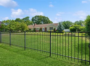 275 Greene Ave, Sayville, NY 11782
