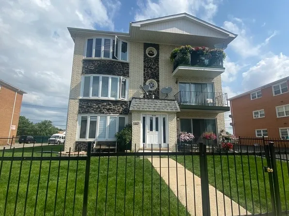 8106 Marion Dr APT 2E, Justice, IL 60458
