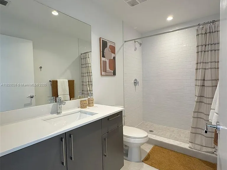 1642 NE 1st Ave #2303 — Photo 11
