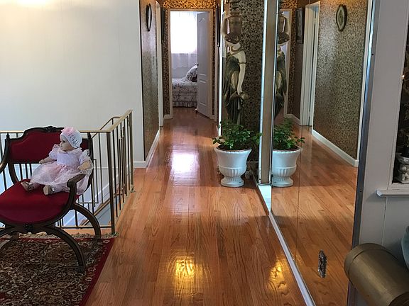 5th image of 34 Ferris Ave