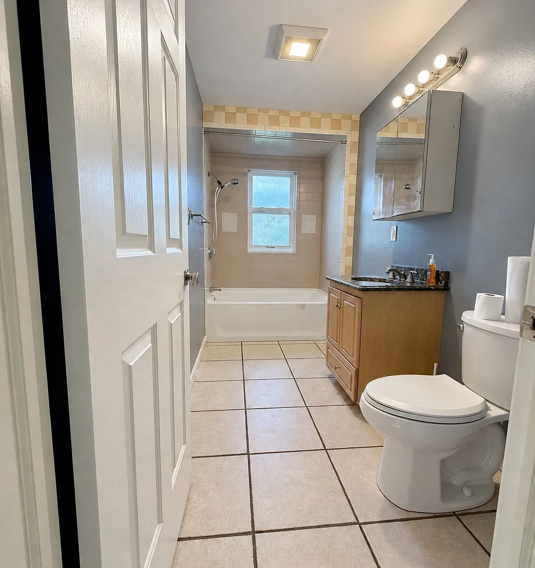 3 bed, 1.0 bath, 1300 sqft, $3,500 — Photo 4