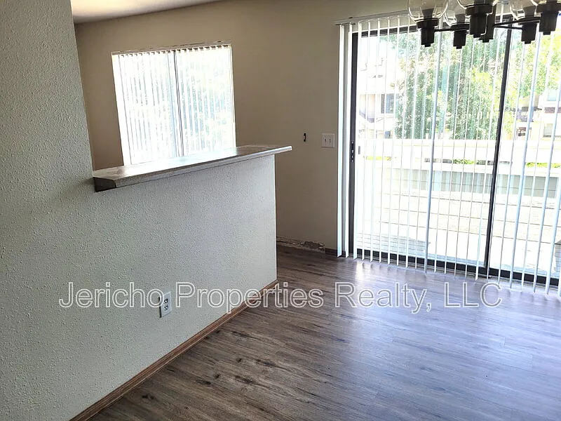 3 bed, 2.5 bath, 1423 sqft, $2,495 — Photo 4