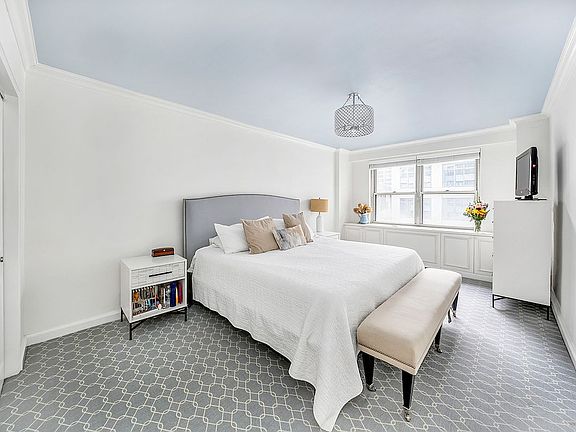4th image of 420 E 72nd St APT 8C