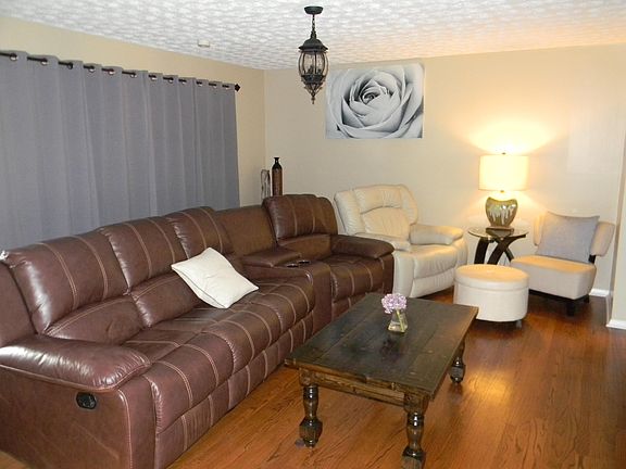 2nd image of 1804 Wonderland Ln