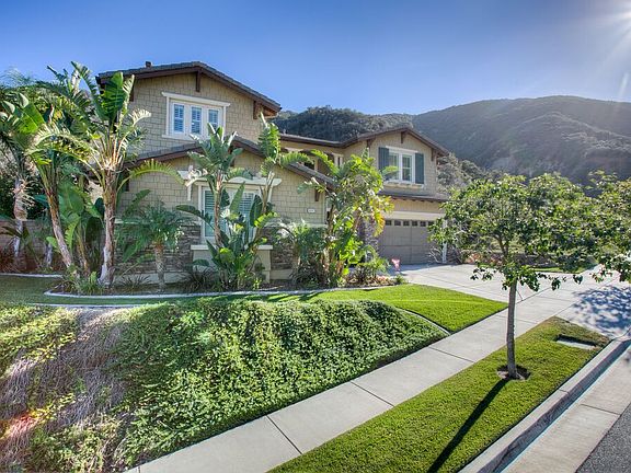 3rd image of 4042 Elderberry Cir