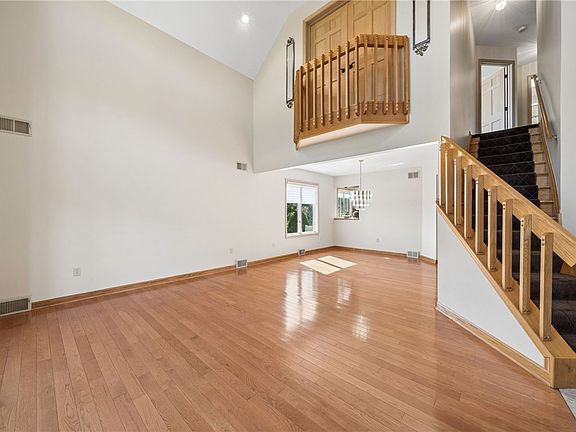5th image of 53 Hobbitt Ln