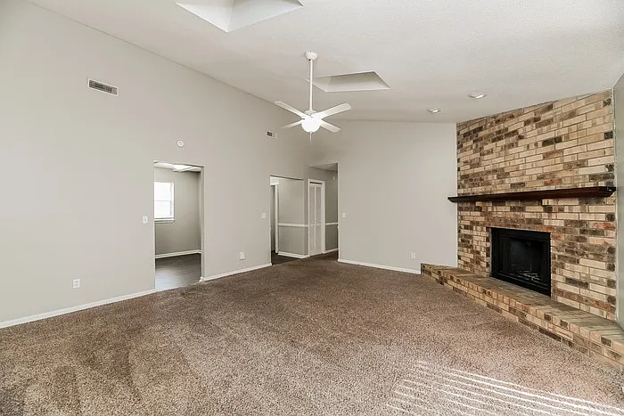 3 bed, 2.0 bath, 1260 sqft, $1,995 — Photo 4