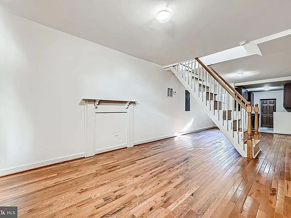 3rd image of 456 E Federal St