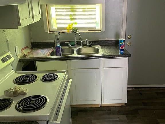 4th image of 2945 Fulton St