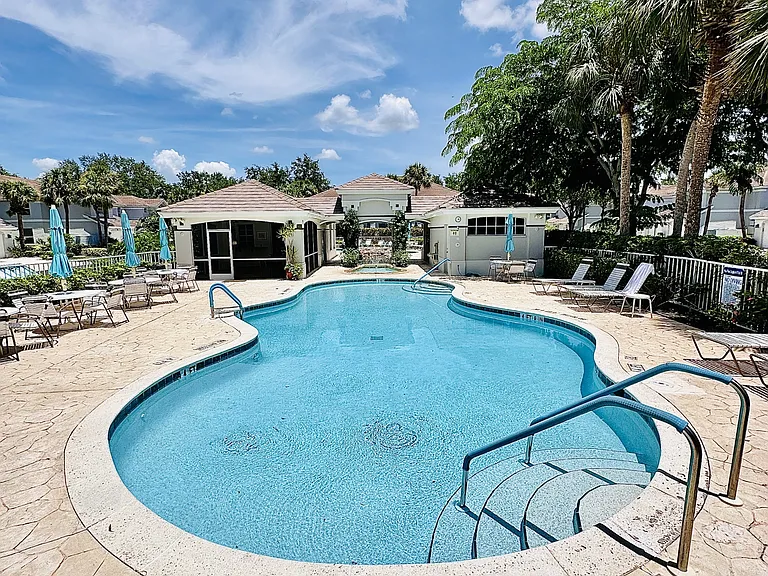 25216 Pelican Creek Cir #CIRCLE102 — Photo 38