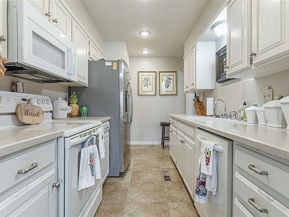 3rd image of 109 The Hills St