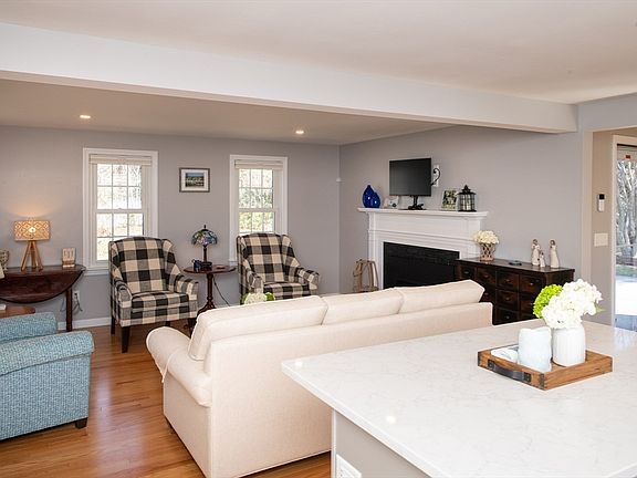 5th image of 89 Trout Brook Rd