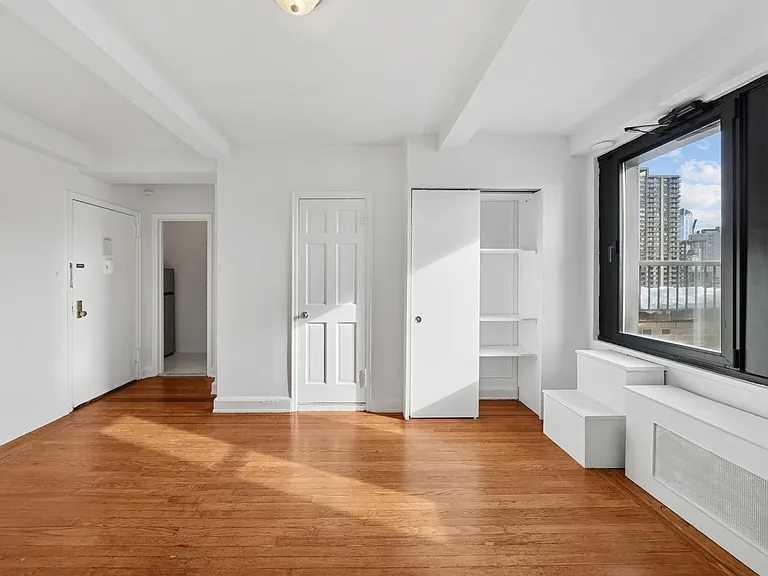 253 W 72nd St #2204 — Photo 4