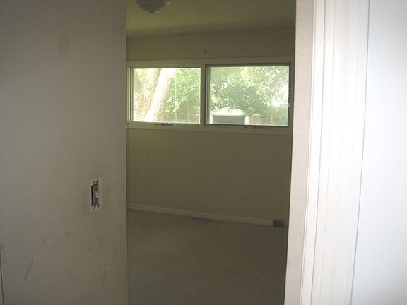 4th image of 548 Garys Dr