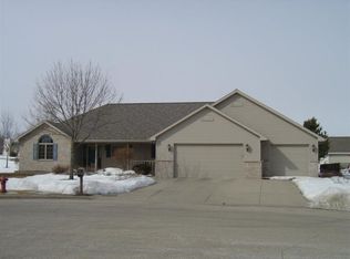 110 Christopher Ct, Combined Locks, WI 54113