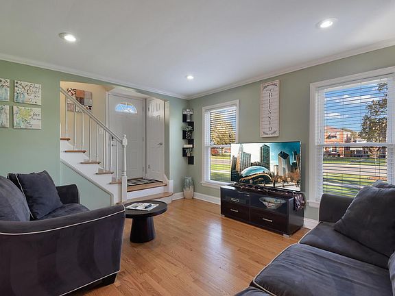4th image of 1538 Broadway Ave