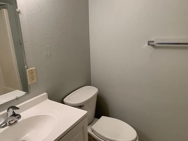825 Lyndhurst St — Photo 9