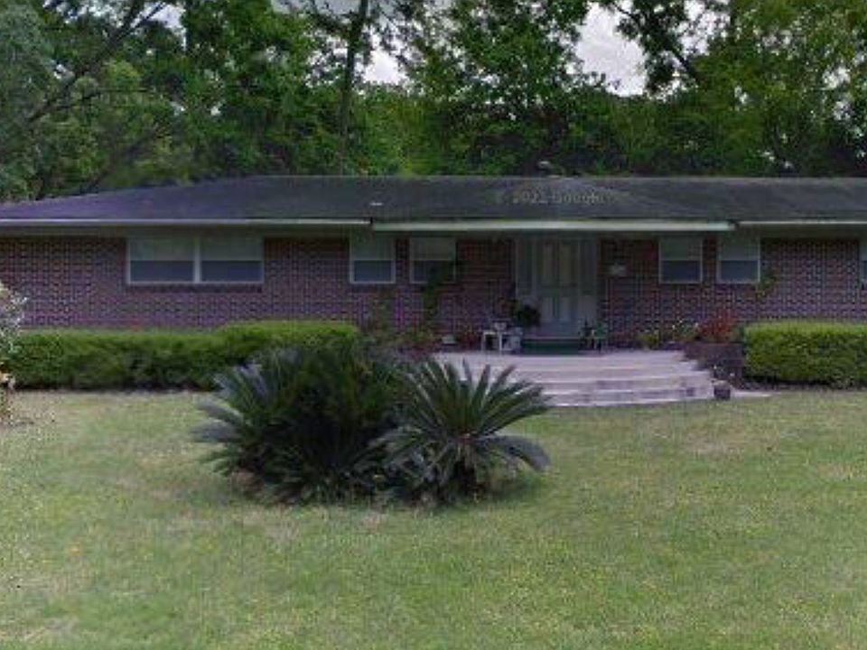 1st image of 2205 Woodlawn Dr