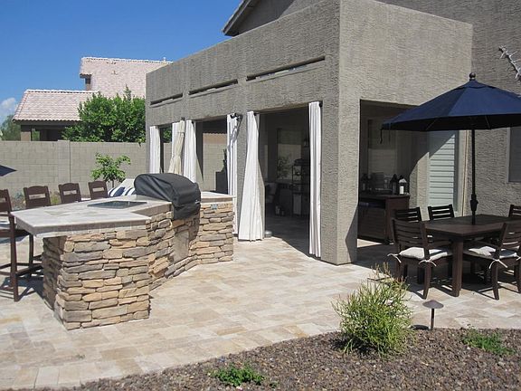 outdoor kitchen