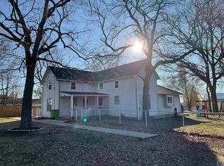 428 E 5th St, Pomona, KS 66076