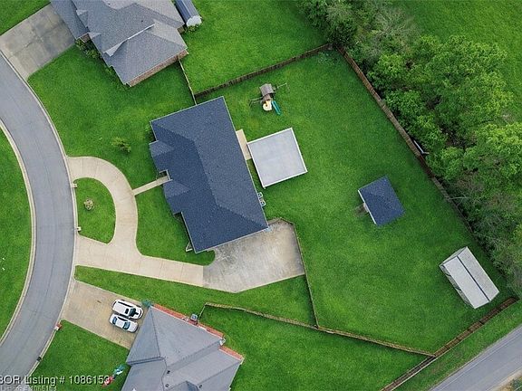 5th image of 2028 W Breckenridge Ave