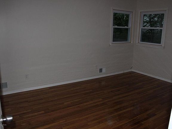 4th image of 1346 Victory Blvd