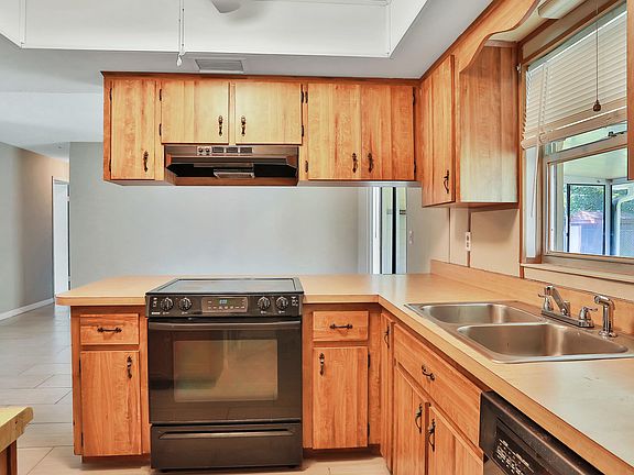 3rd image of 4674 Chardonnay Dr