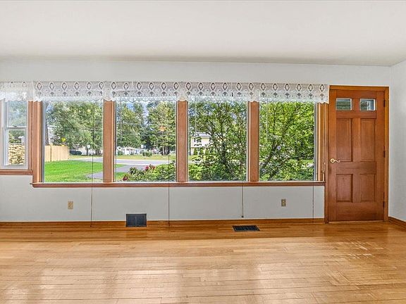 4th image of 337 Hinesburg Road