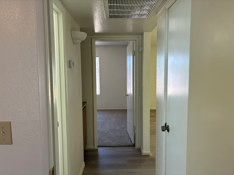 3672 W Oakland St — Photo 27