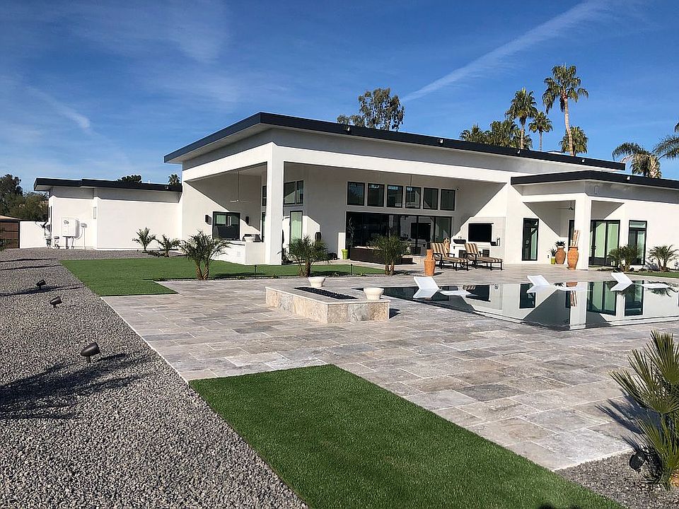 Patio/Pool area