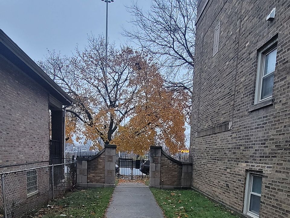 Entrance from street