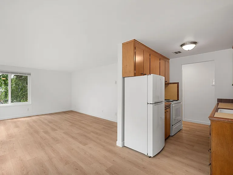 Birch Apartments — Photo 7