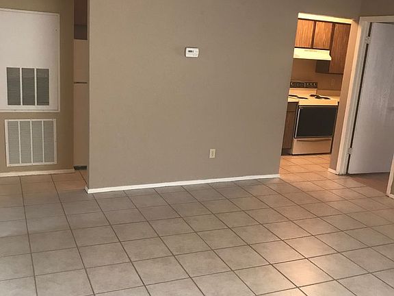 2nd image of 1102 Autumn Cir APT A
