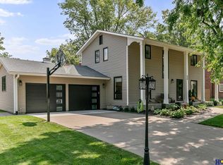 510 Redwood Dr, Lincoln, NE 68510