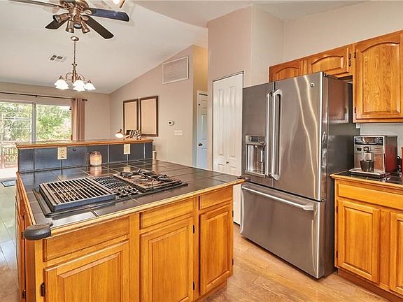 3rd image of 8100 Macoma Dr NE