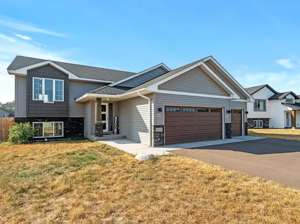 8200 Hummingbird Ln, North Branch, MN 55056