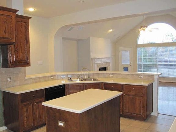 5th image of 304 Suncreek Dr