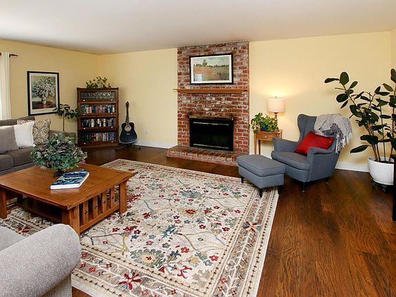 5th image of 692 Pinecone Dr