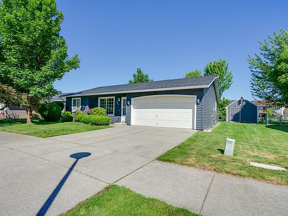 4th image of 1303 E Singing Hills Dr
