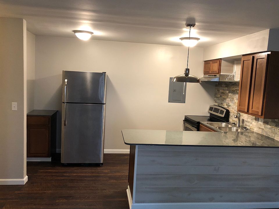 1st image of 303 Superior Ave APT 8