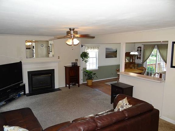 Family room to kitchen