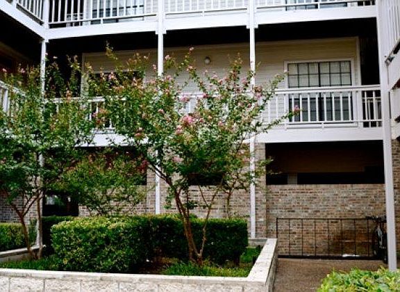2nd image of 715 W 22nd 1/2 St APT 206