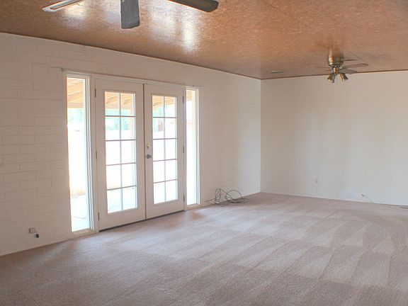 Living Rm w French doors
