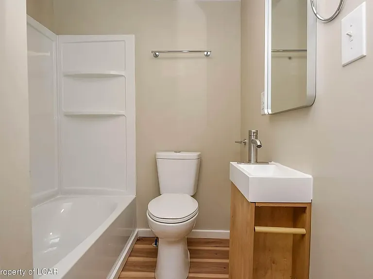 451 Moss St #1 — Photo 3
