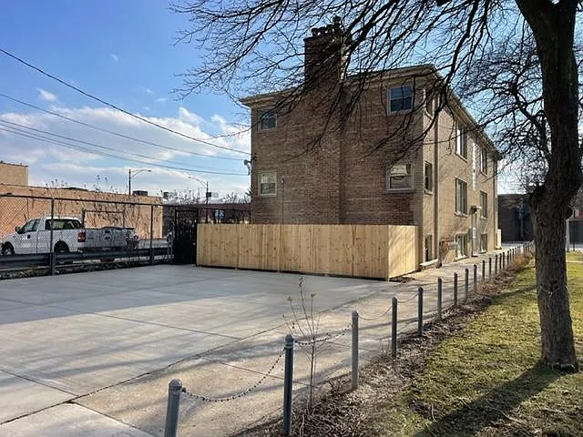 2 bed, 800 sqft, $1,900 — Photo 2